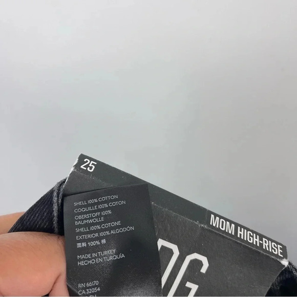 NEW Urban Outfitters BDG Distressed Mom High Rise Jeans Black Size 25 - Picture 3 of 9